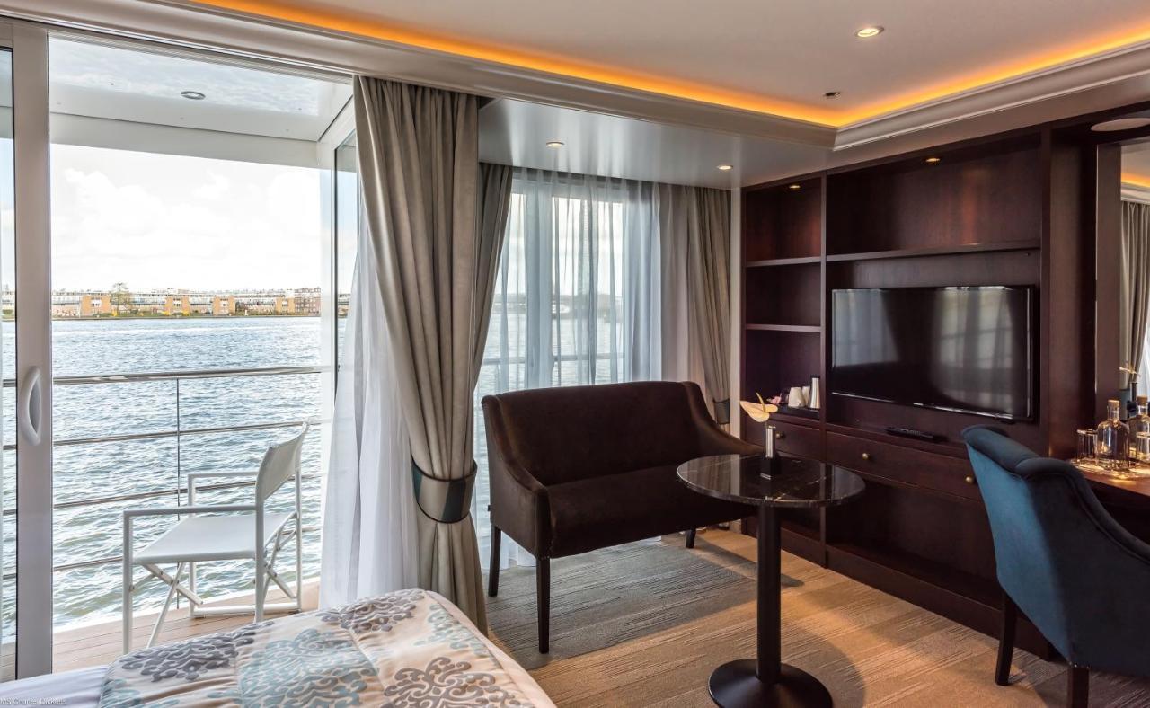 Hotel Select Ms Charles Dickens Neuss Exterior foto