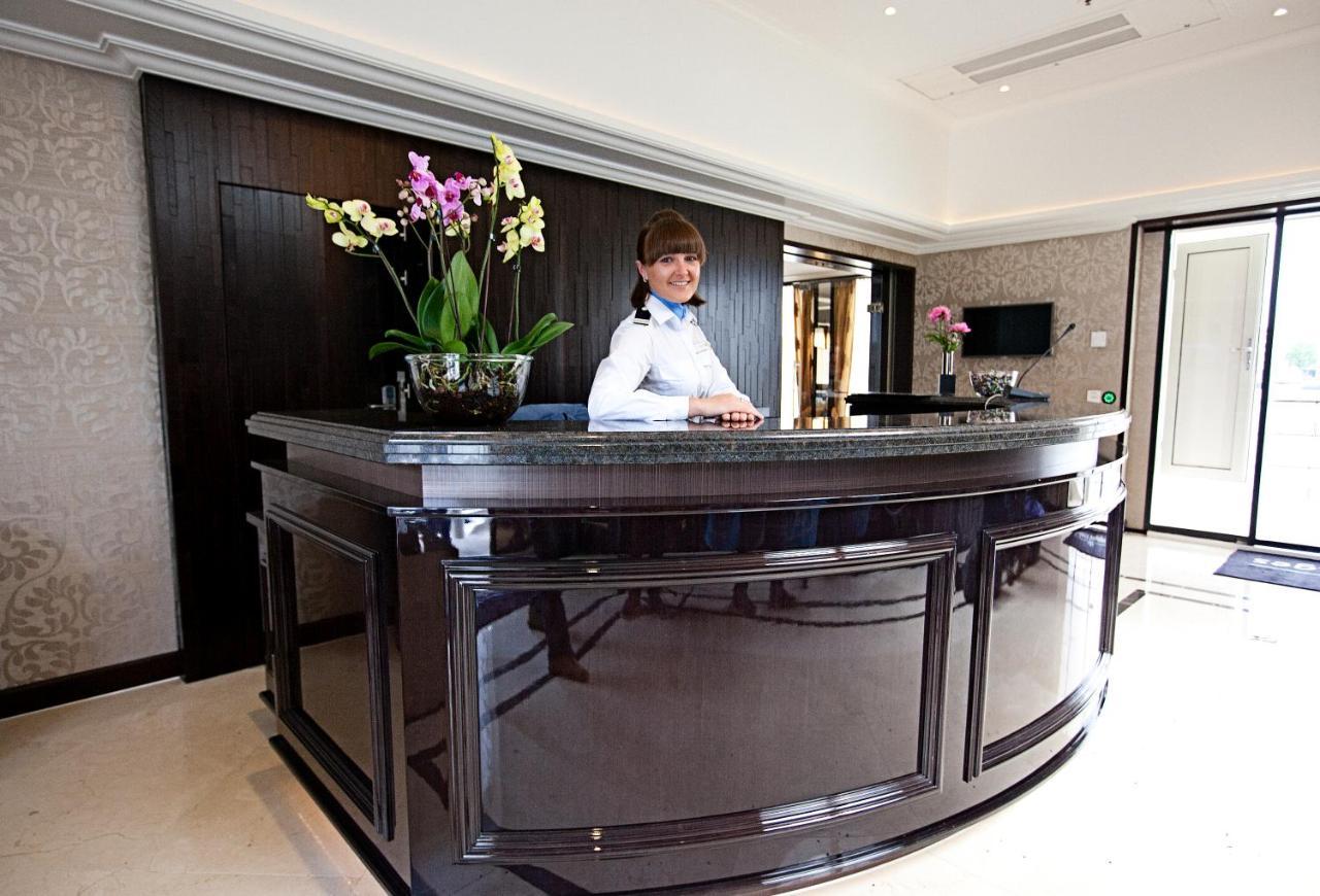 Hotel Select Ms Charles Dickens Neuss Exterior foto